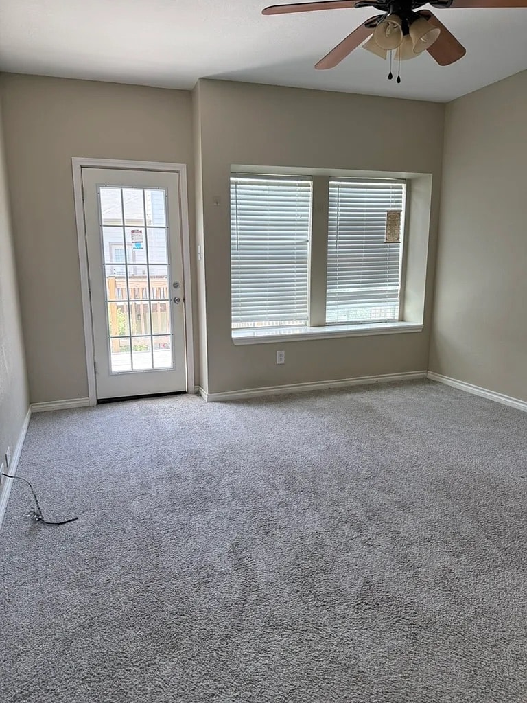 Building Photo - Room in Townhome on Oceanside Dr
