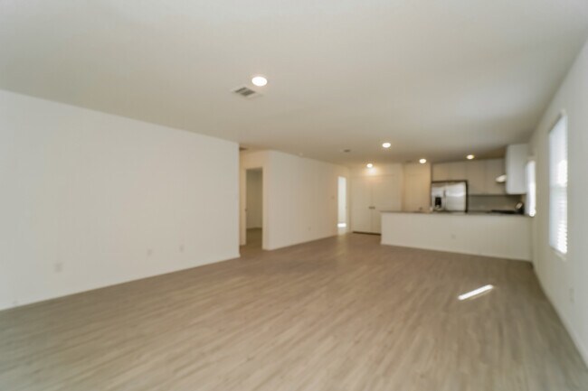 Building Photo - 8839 Barrow Path, Converse, TX