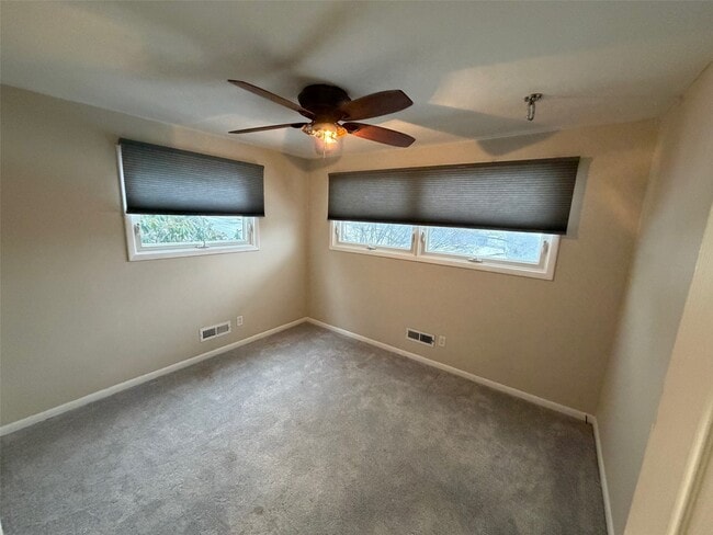 Building Photo - 17 Dover Dr