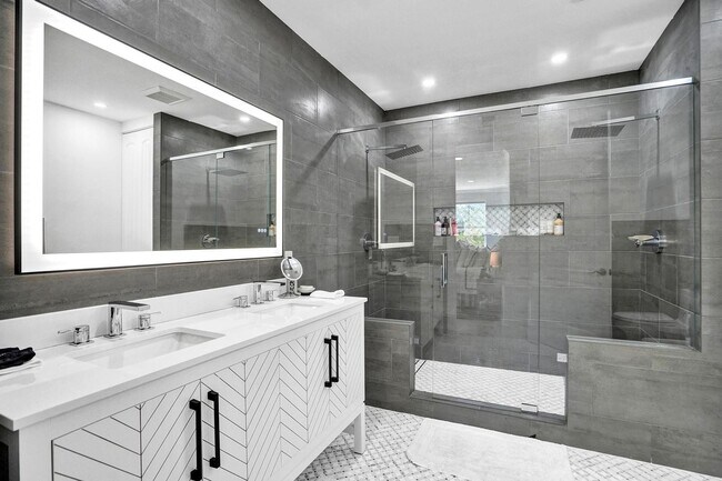 Building Photo - Riverland Road, Fort Lauderdale, FL 33312 - 5 BR 2 BA single-family home