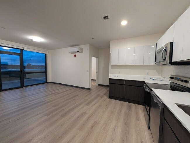 Building Photo - 55 N Main St