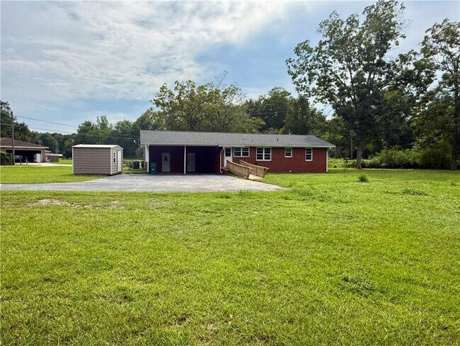 Building Photo - 5520 Helen Dr