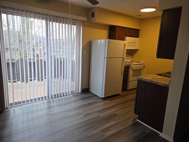 Building Photo - 20-32 Church St - 30-12