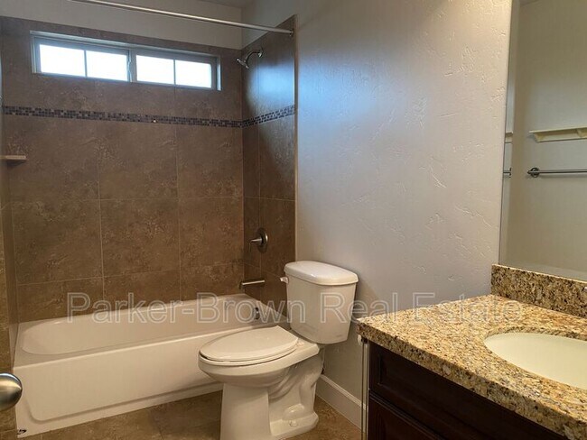 Building Photo - 5561 W Pkwy W