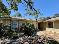 Building Photo - 8906 Pineridge Dr