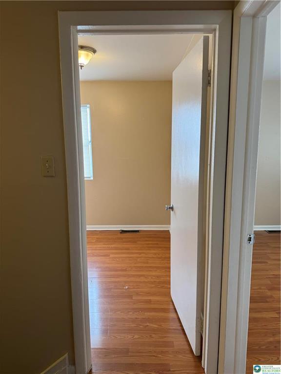 Building Photo - 1538 E 8th St