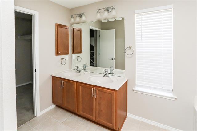 Building Photo - 707 River Run Dr