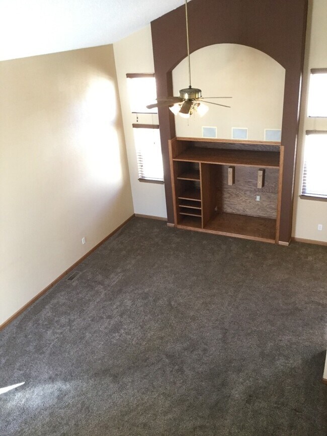 4 Bed 3.5 Bath Home in Stetson Hills 4896 Bittercreek Dr Colorado