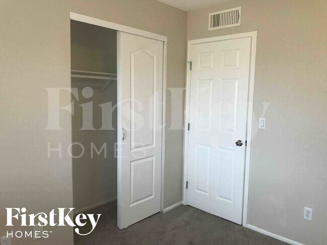 Building Photo - 1444 N Ananea