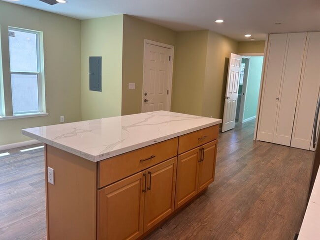 Building Photo - Beautiful Single Bedroom ADU in Brentwood