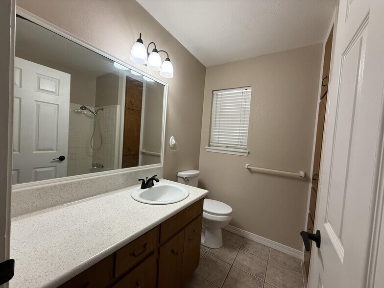Hall Bathroom (updated Miracle Method countertops, new sink, faucet, and vanity light) - 118 Catalina Cir