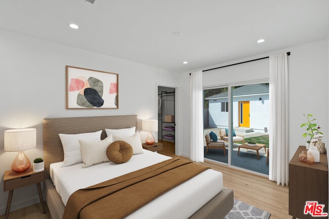 Building Photo - 7823 Kenyon Ave