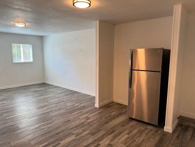 Building Photo - 1 bedroom apartment in Eugene!