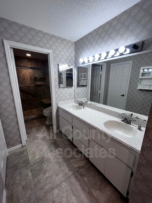 Building Photo - 1007 S Pointe Alexis Dr