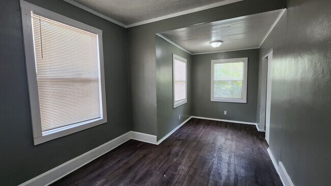 Building Photo - 2237 Auburn S, Unit A; St Petersburg, FL 3...