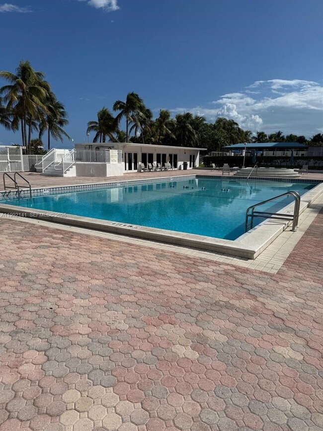 Building Photo - 5005 Collins Ave