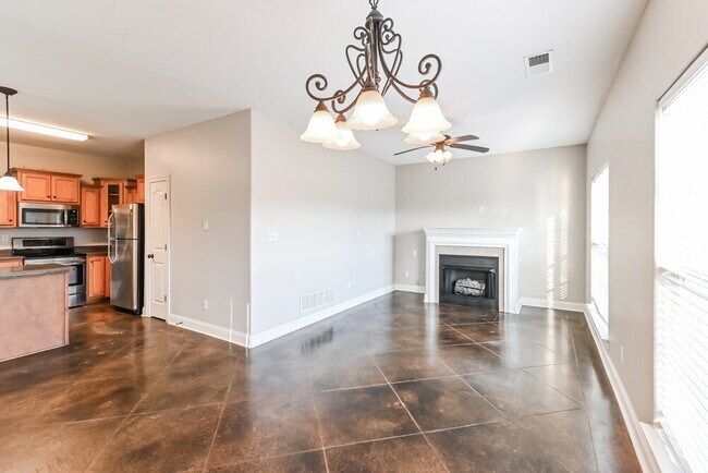 Building Photo - 1302 Heritage Dr S