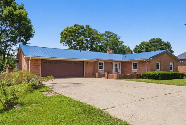 Building Photo - 206 Hiawatha Trail