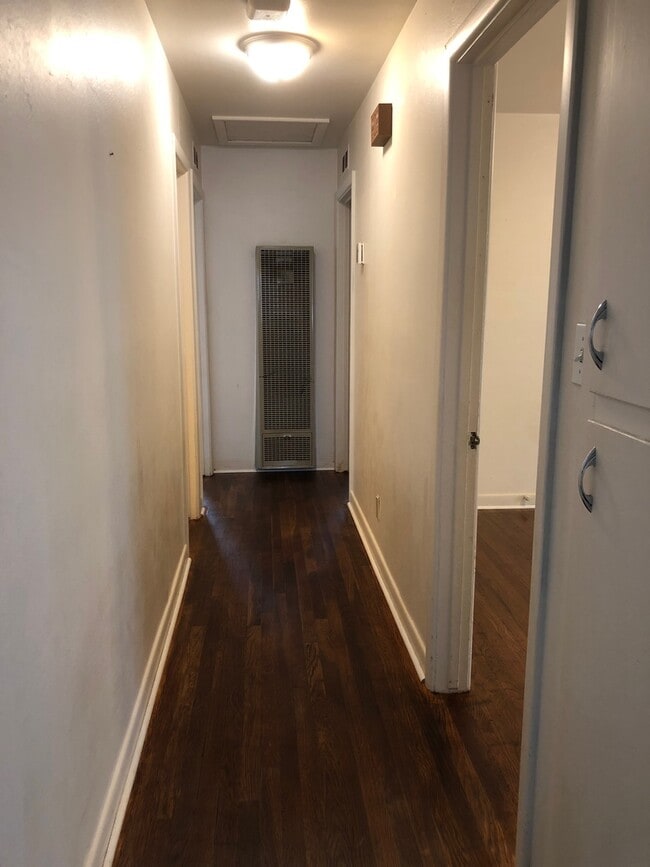 Building Photo - Located in Avondale!!! 3/1 Large Fenced Ba...