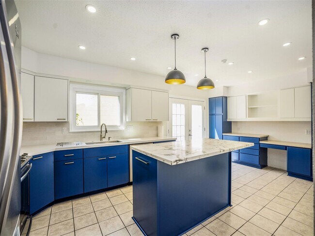 Building Photo - 746 Country Pl Dr