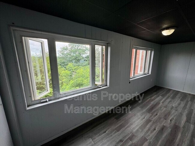 Building Photo - 1810 Brownsville Rd