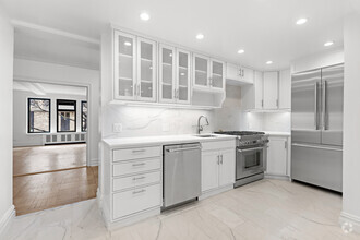 Building Photo - 111 E 88th St