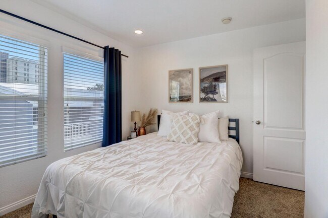 Building Photo - 3504 Shoreline Bluff Ln