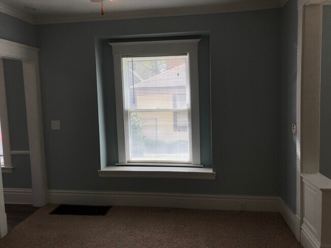 Building Photo - 128 Luton Ave SE