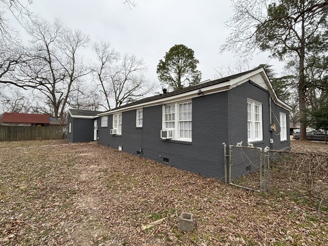 Building Photo - 4716 School St