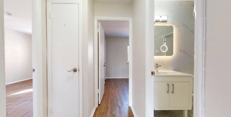 Building Photo - 110-41 62nd Dr