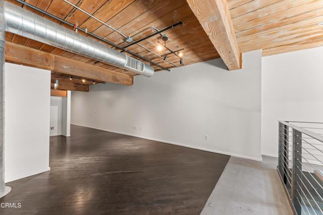 Building Photo - 530 S Hewitt St