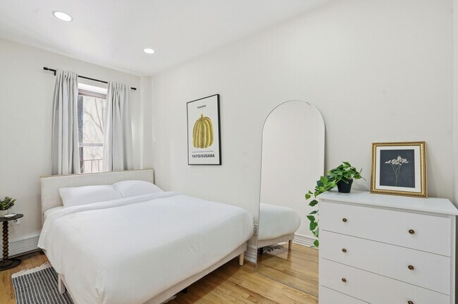 Building Photo - 1569 Lexington Ave