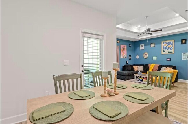 Building Photo - 2047 Hansel Hl Dr