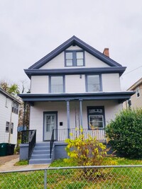 Building Photo - 6 bed-1.5 bath Updated home in Walnut Hills