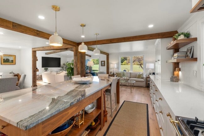 Building Photo - 335 Central Rd