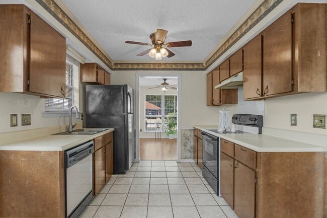 Building Photo - 781 Madison Dr