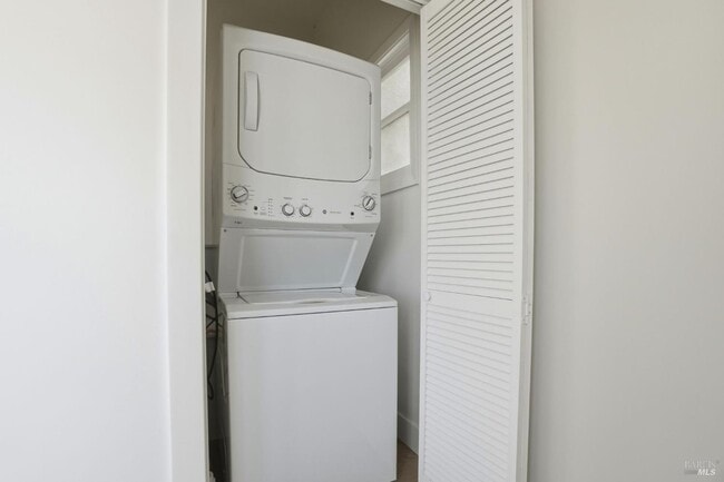 Building Photo - 172 Bella Vista Ave