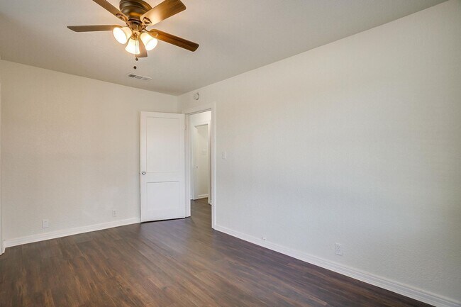 Building Photo - Amazing Remodeled 2 Bed, 1 Bath Ready tor ...