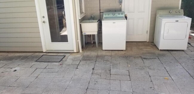 Building Photo - 5366 Manauwea St