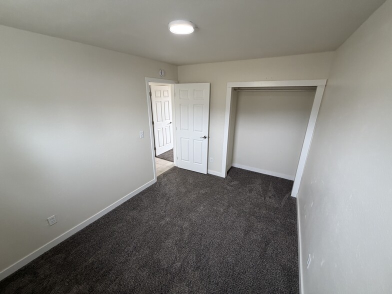 bedroom 2 - 404 West Klickitat ave
