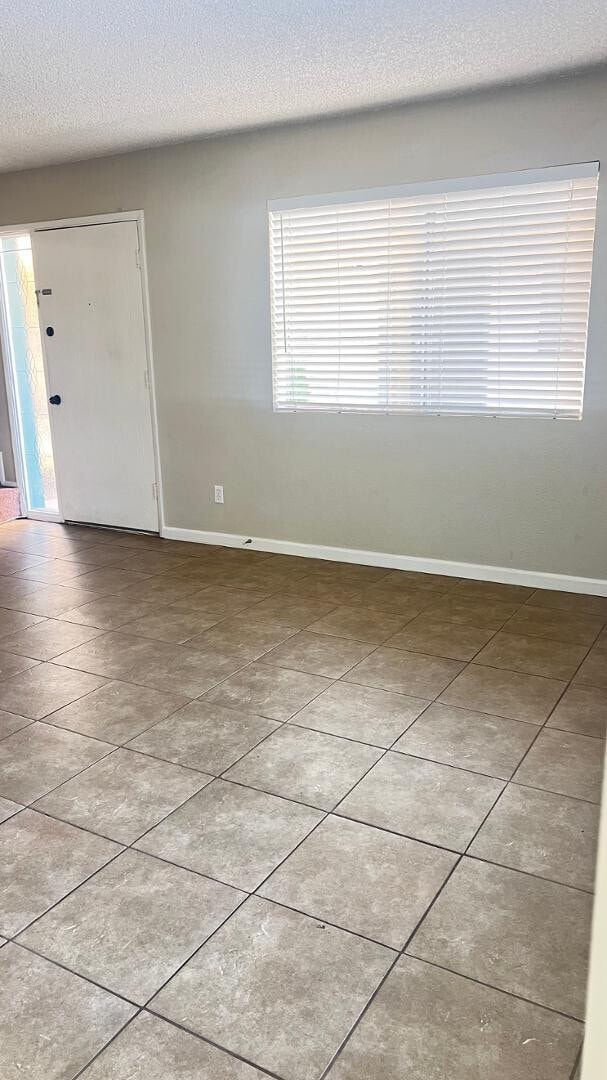 Building Photo - 6008 W Townley Ave