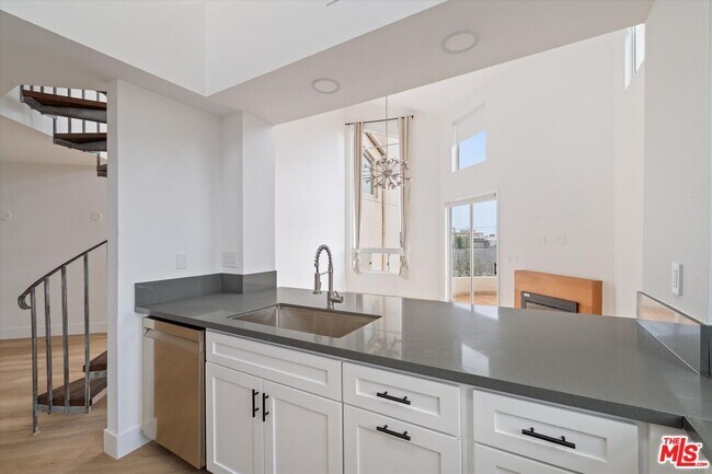 Building Photo - 235 Main St