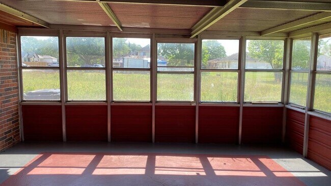 Building Photo - 5314 Rue St