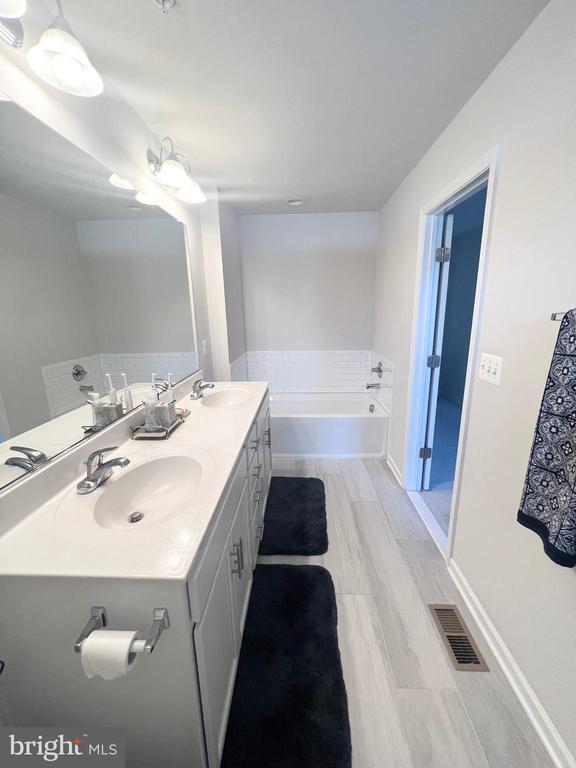 Building Photo - 3501 Landing Way