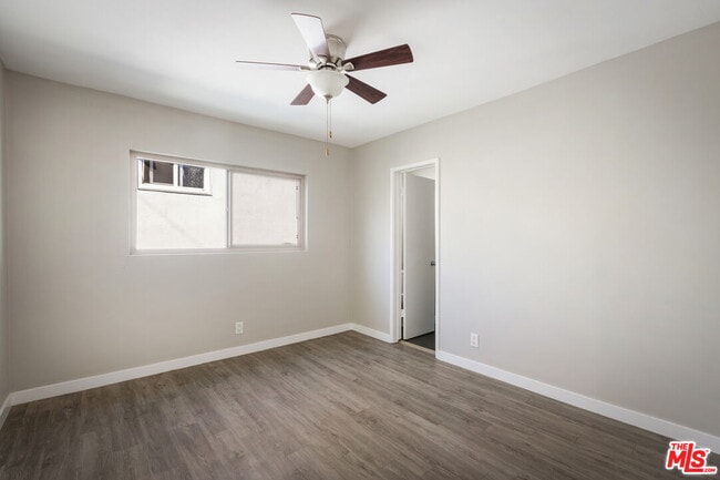 Building Photo - 925 N Curson Ave