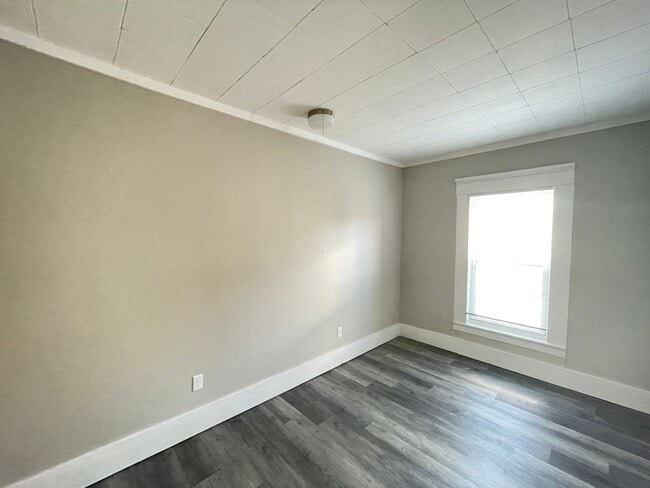 Building Photo - 325 Amherst St