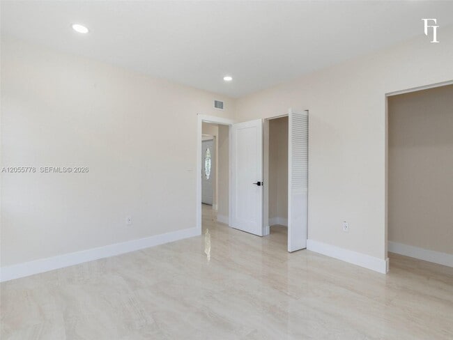 Building Photo - 3228 NW 11th Ave