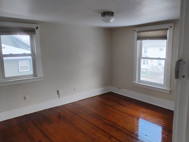 Building Photo - 817 Bancroft Ct