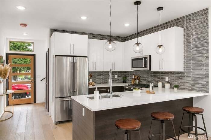 Building Photo - 3041 20th Ave W