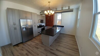 Building Photo - Pittsburgh Allentown renovated beauty! Hug...